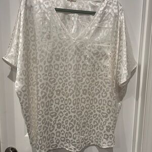 JODIFL Cream Leopard Print V-Neck Blouse